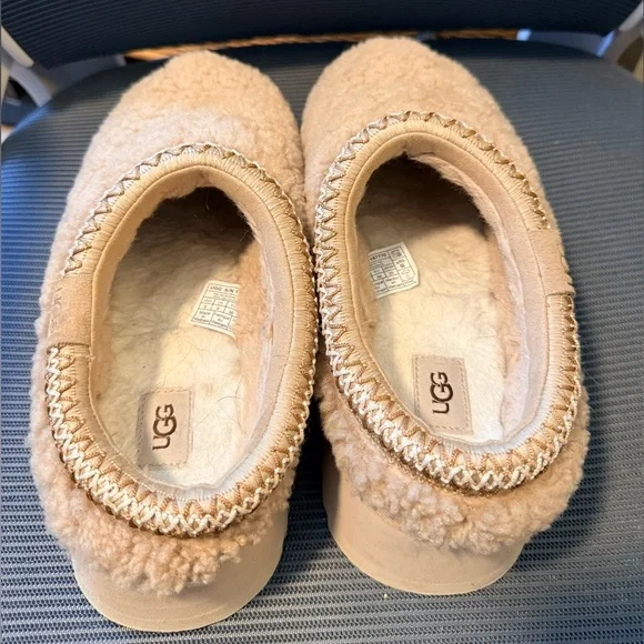 Like new awesome UGG SLIDES slippers tazz maxi curly sz 8 - Picture 6 of 8